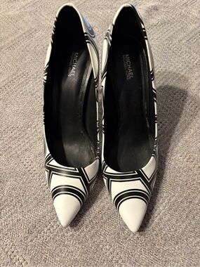 Michael Kors Black & White Geometric Pointed Pumps